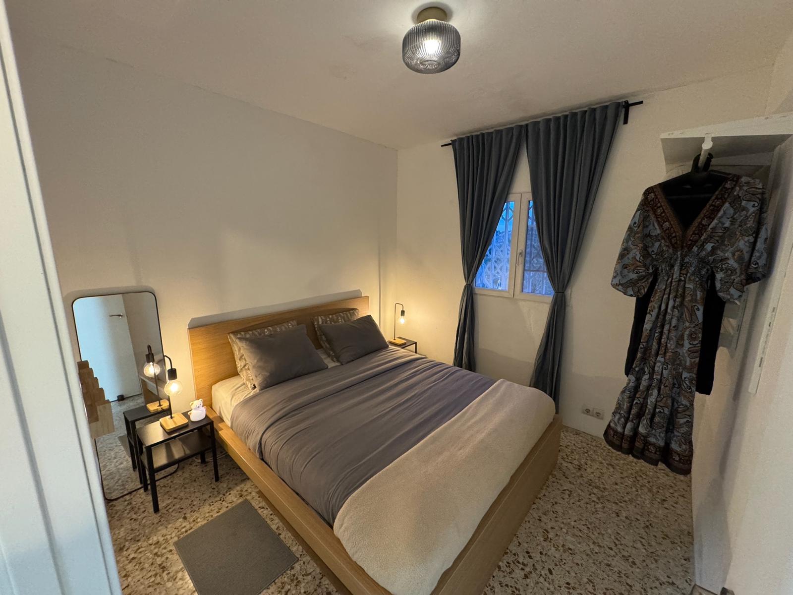 Schlafzimmer mit Doppelbett